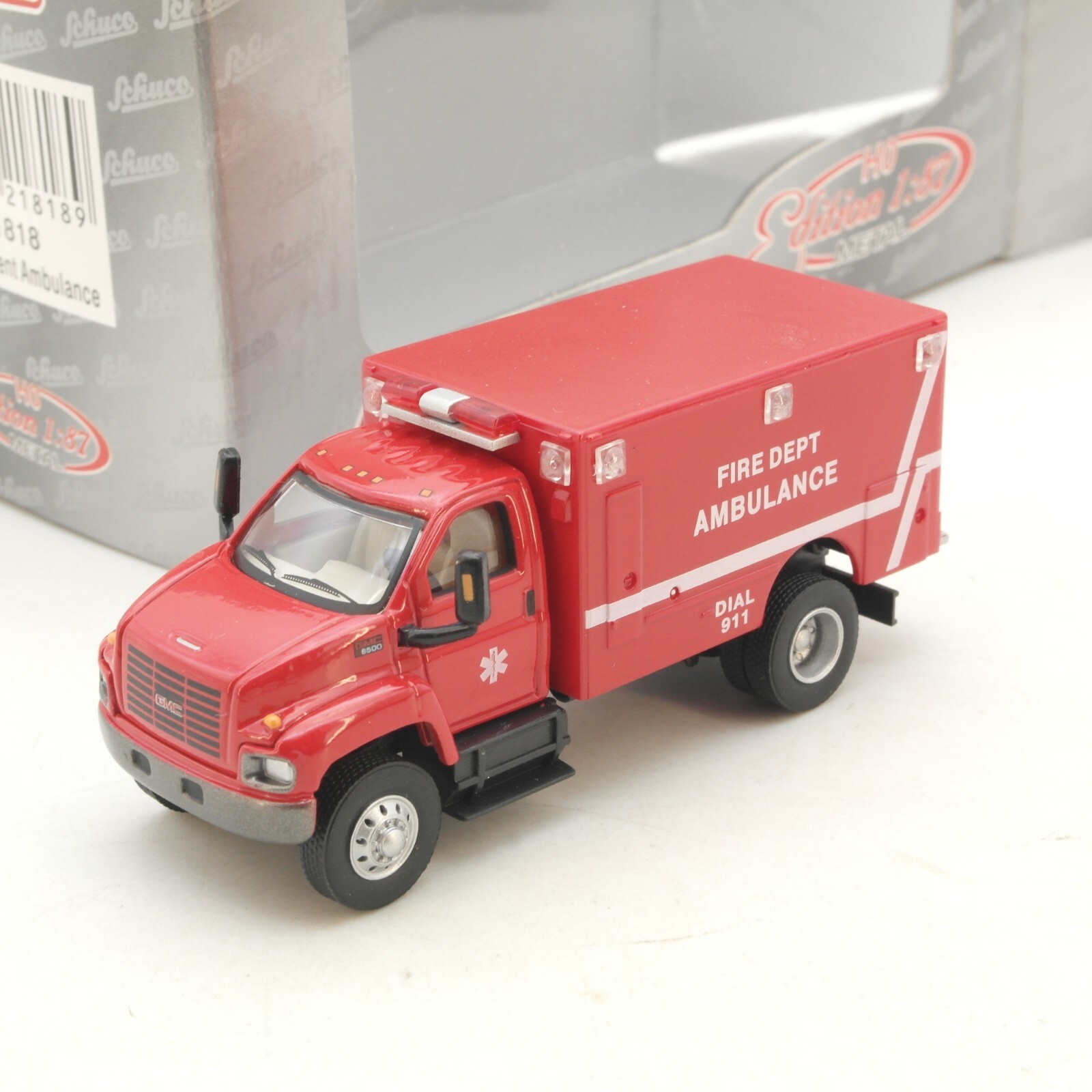 Schuco 1:87 21818 GMC Feuerwehr Ambulance in OVP RG7710