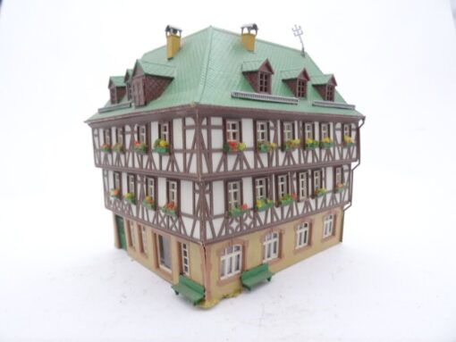 Spur H0 Fachwerk-Eckhaus ca 14 x 12 cm aus Anlagerückbau, siehe Bilder QR9897 o.