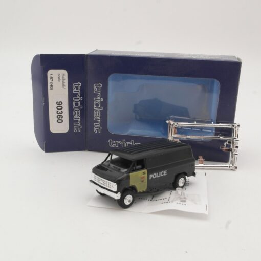 Trident 1:87 90360 Chevrolet Bus Van New Brunswick Canada Police in OVP QR6293