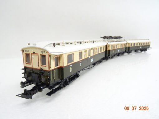 Trix H0 22491 Triebzug 3tlg. ET 831 der K.P.E.V. JL1293 o. – Bild 3