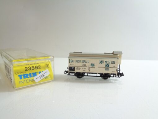 Trix H0 23592 Güterwagen mit Bremserhaus Hackerbräu München der DR in OVP F535