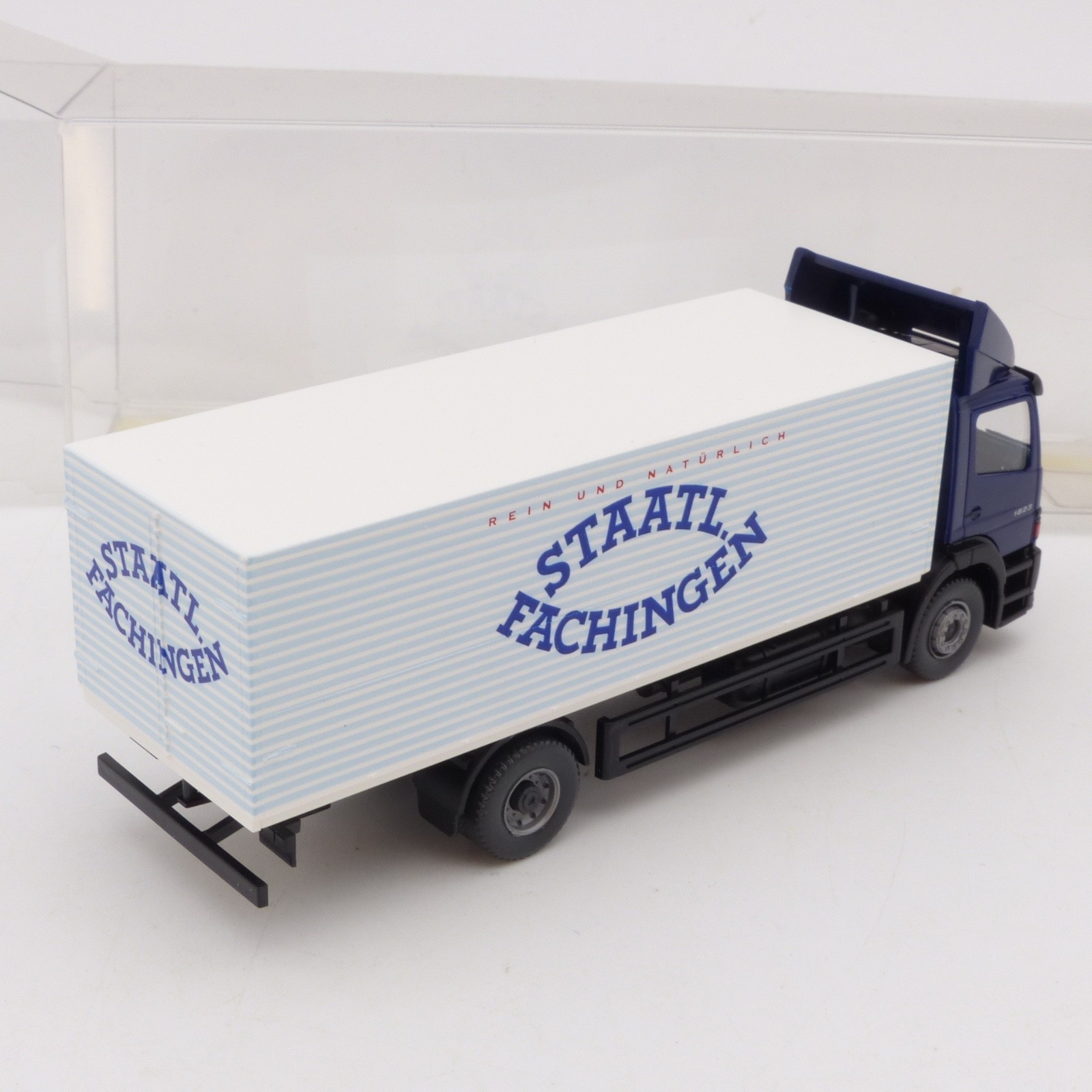 Wiking 1:87 5610343 MB Atego Koffer-LKW Staatl. Fachingen in EVP EX8396 – Bild 3