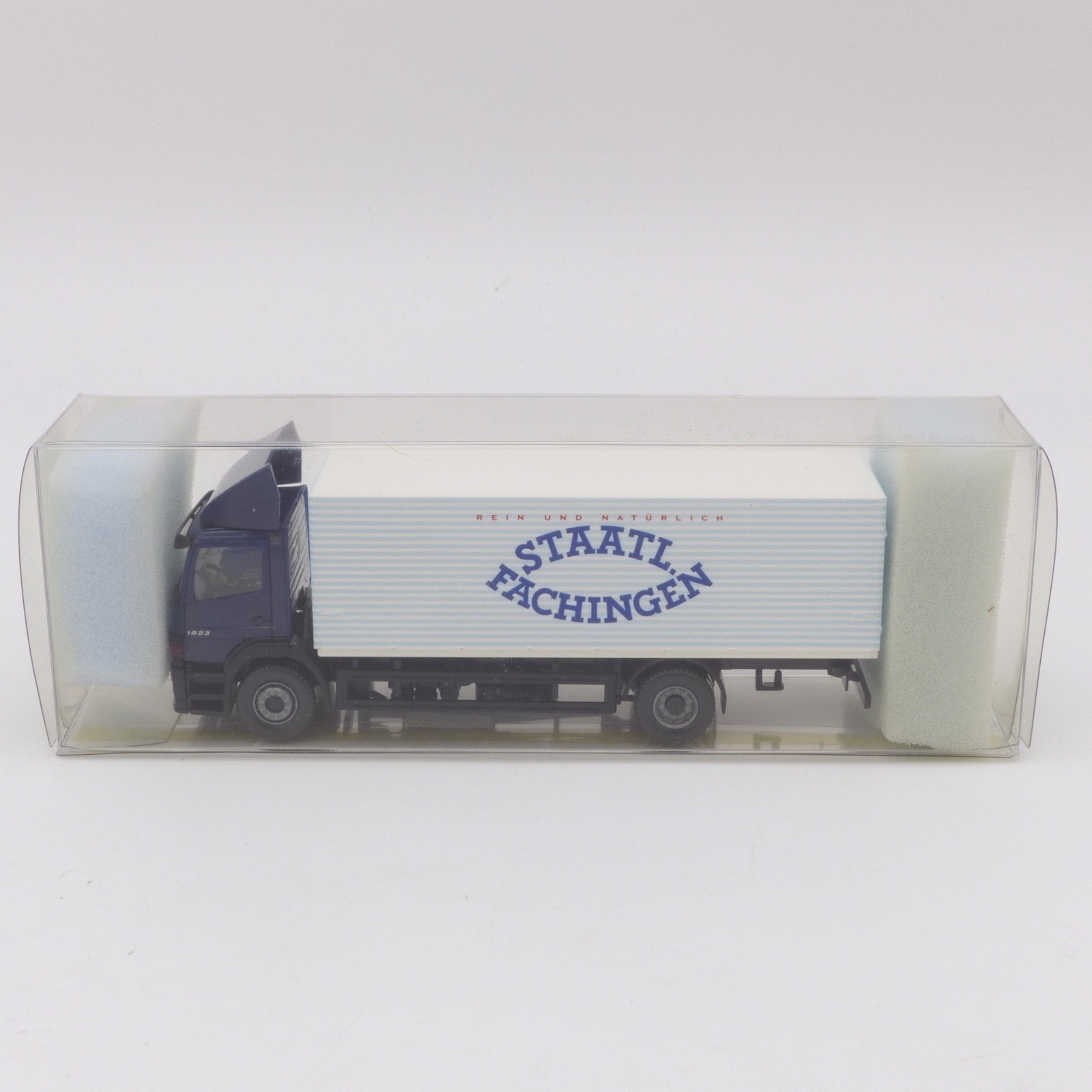 Wiking 1:87 5610343 MB Atego Koffer-LKW Staatl. Fachingen in EVP EX8396 – Bild 4