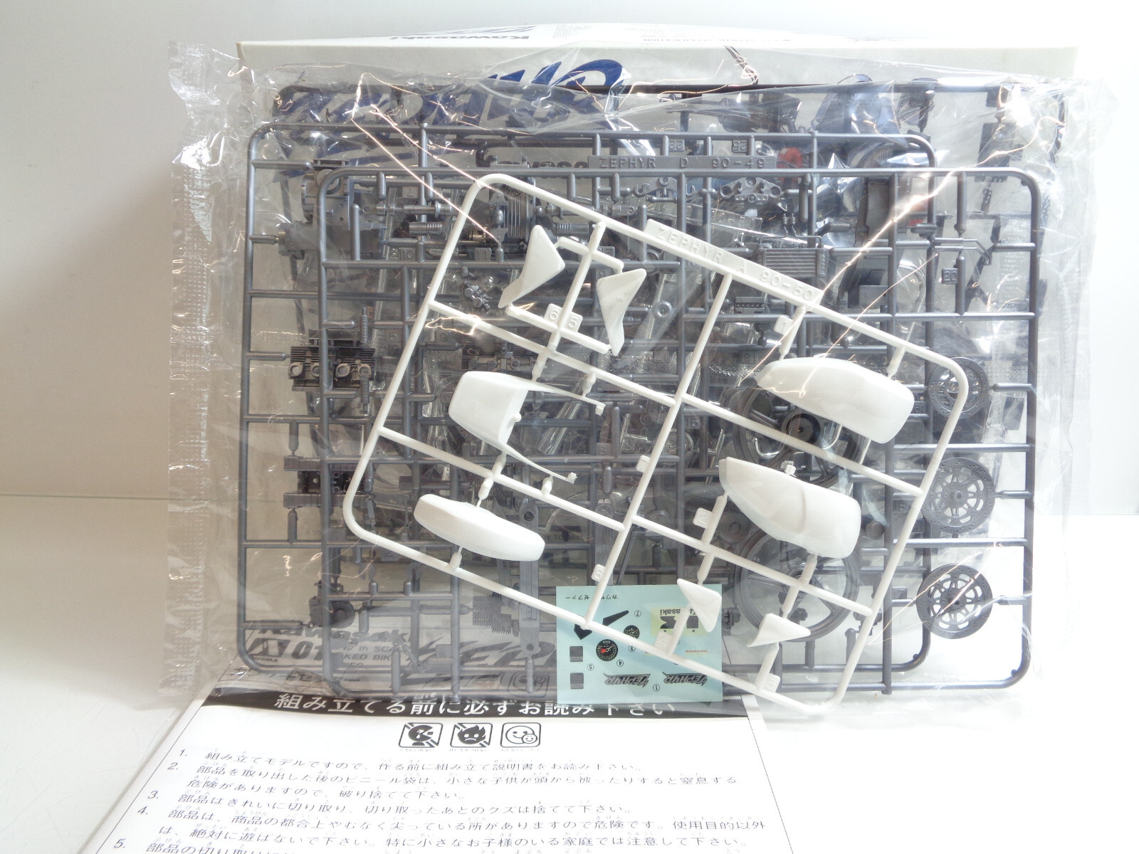 AOSHIMA 1:12 Kawasaki Zephyr 1/12th Scale Naked Bike Series NO.1 in OVP JD6810 – Bild 3