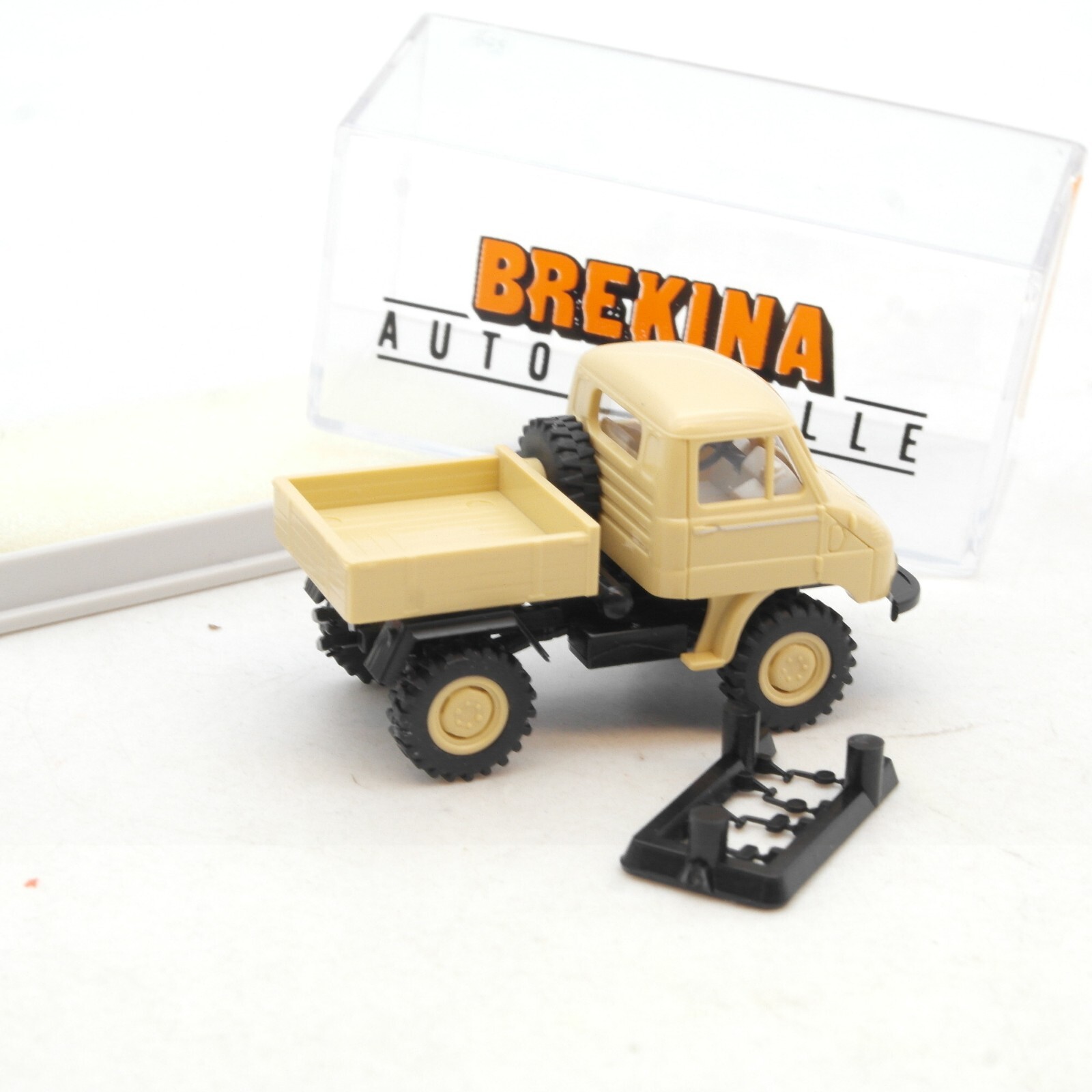 Brekina 1:87 39002 Unimog 411 Pritsche creme in OVP RG86 – Bild 3