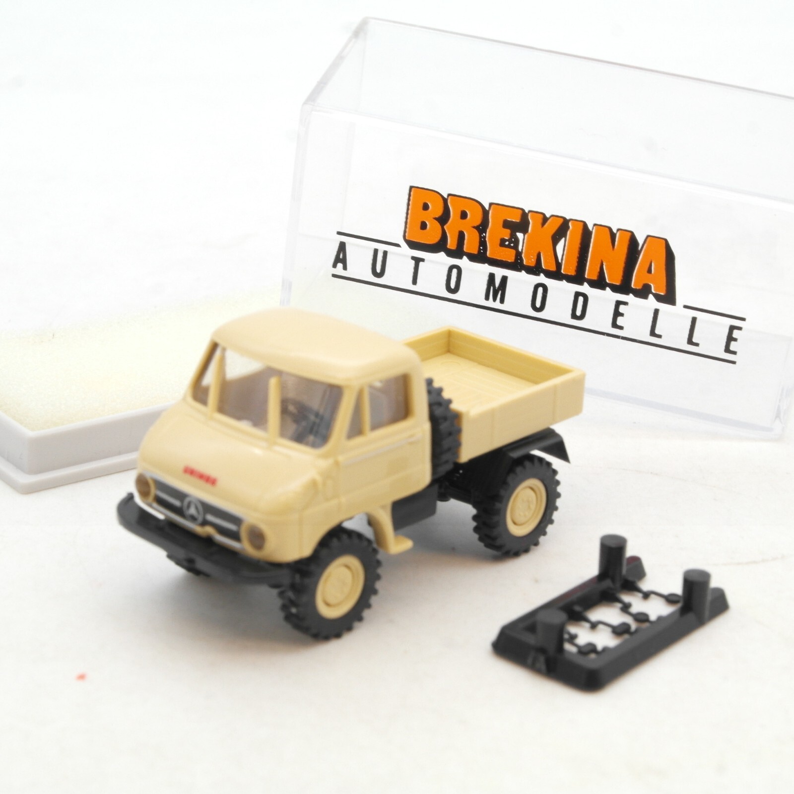 Brekina 1:87 39002 Unimog 411 Pritsche creme in OVP RG86
