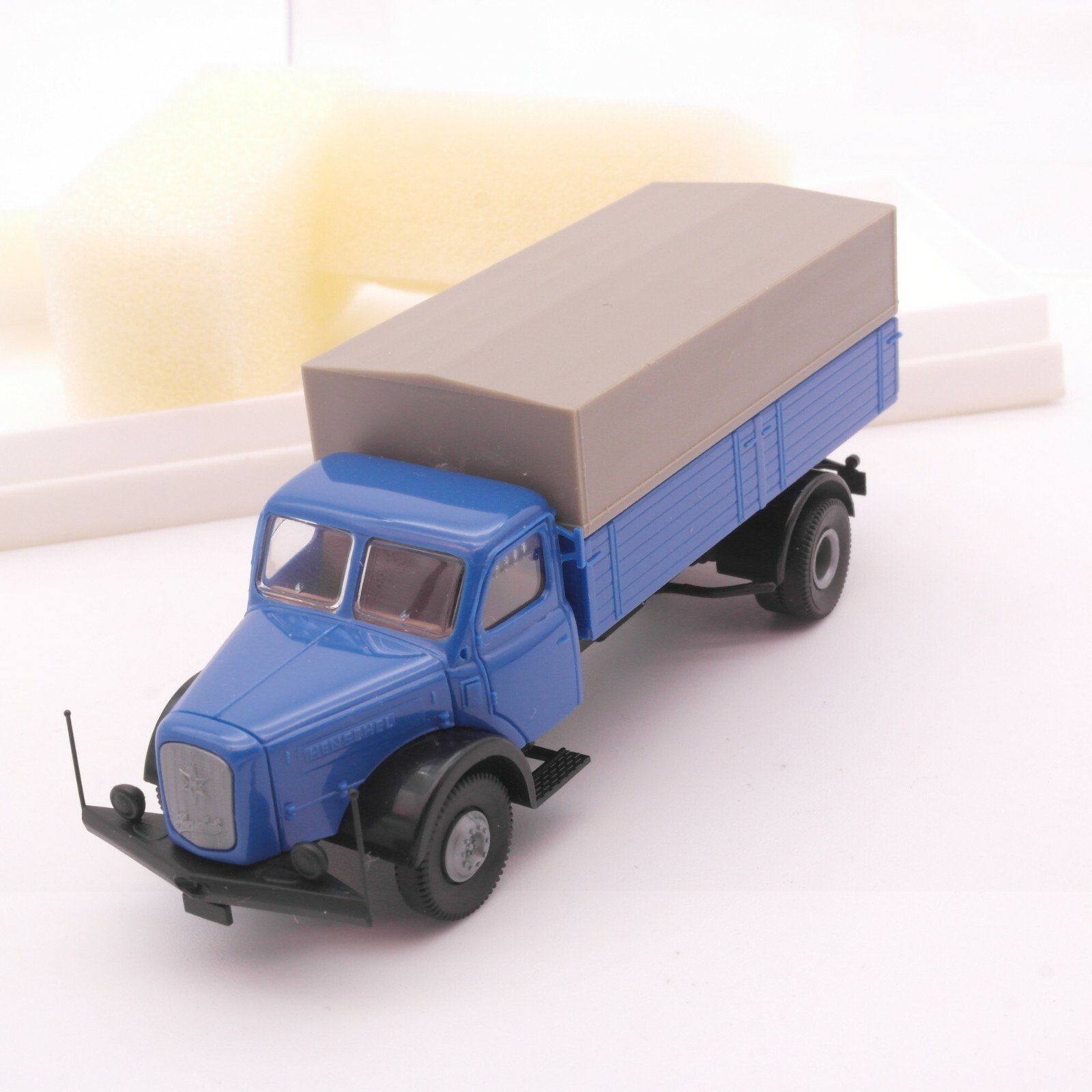 Brekina 1:87 7300 Henschel HS 140 Pritschen-LKW neutral in OVP RT3691