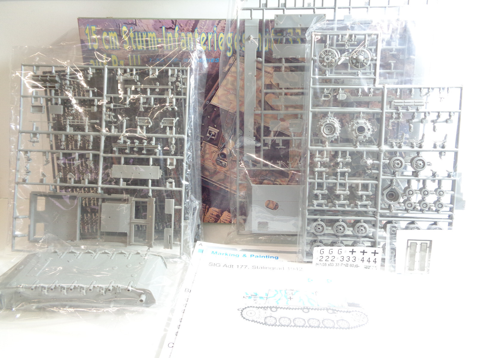 Dragon 1:35 6042 Sturm-Infanteriegeschütz 33 auf Pz III '39-45' in OVP JD6727 – Bild 3