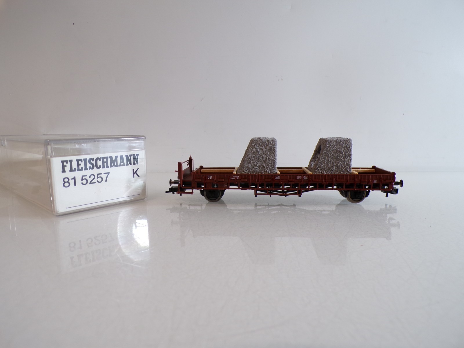 Fleischmann H0 815257 Niederbordwagen mit Ladung der DB in OVP BH1638