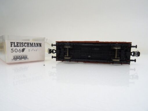 Fleischmann H0 gedeckter Güterwagen der DB in EVP PR33 – Bild 4