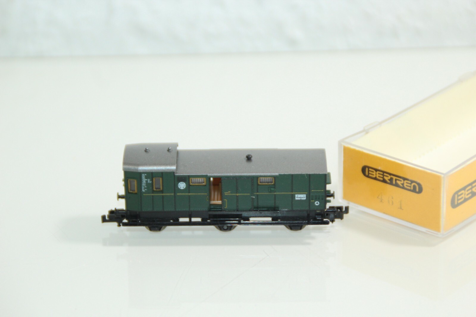 Fleischmann N Gepäckwagen der DR in EVP GS3376