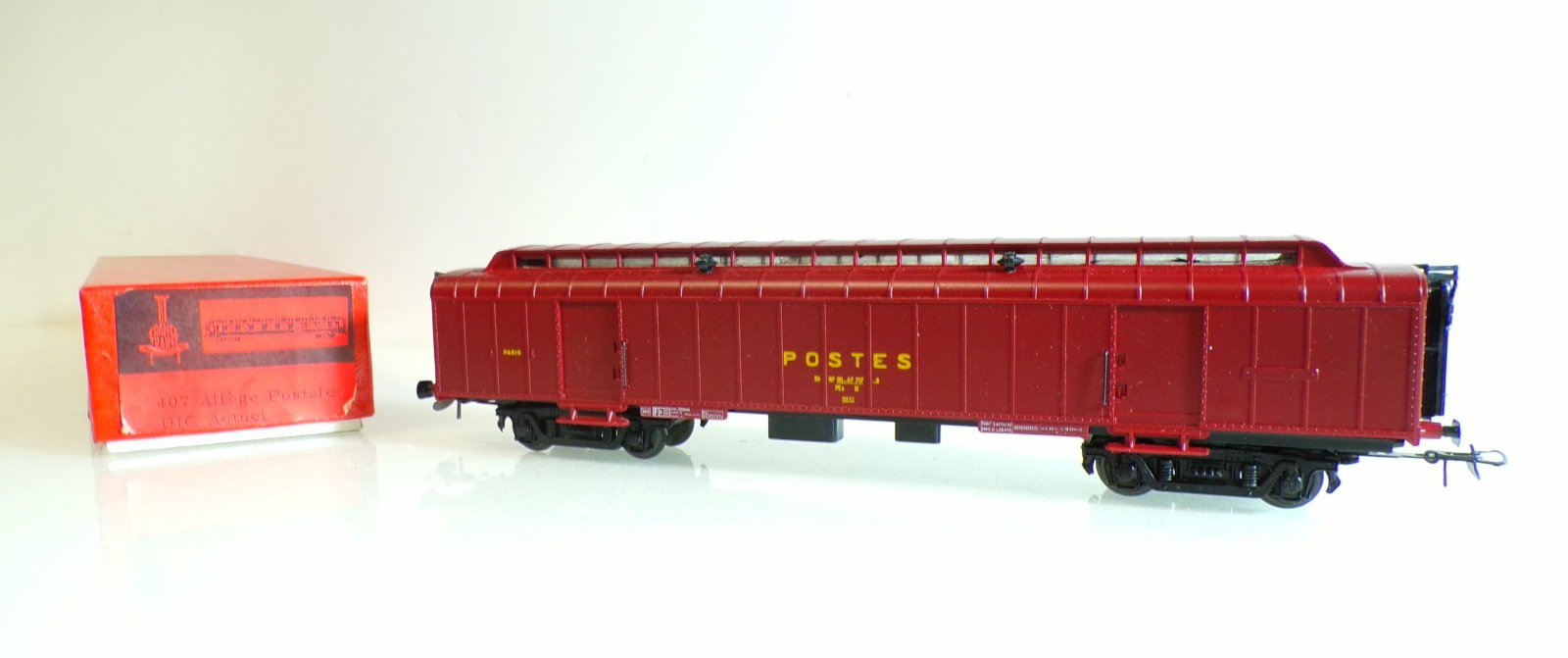 France Trains H0 407 Bahnpostwagen der POSTES FRANCE in OVP BH1133