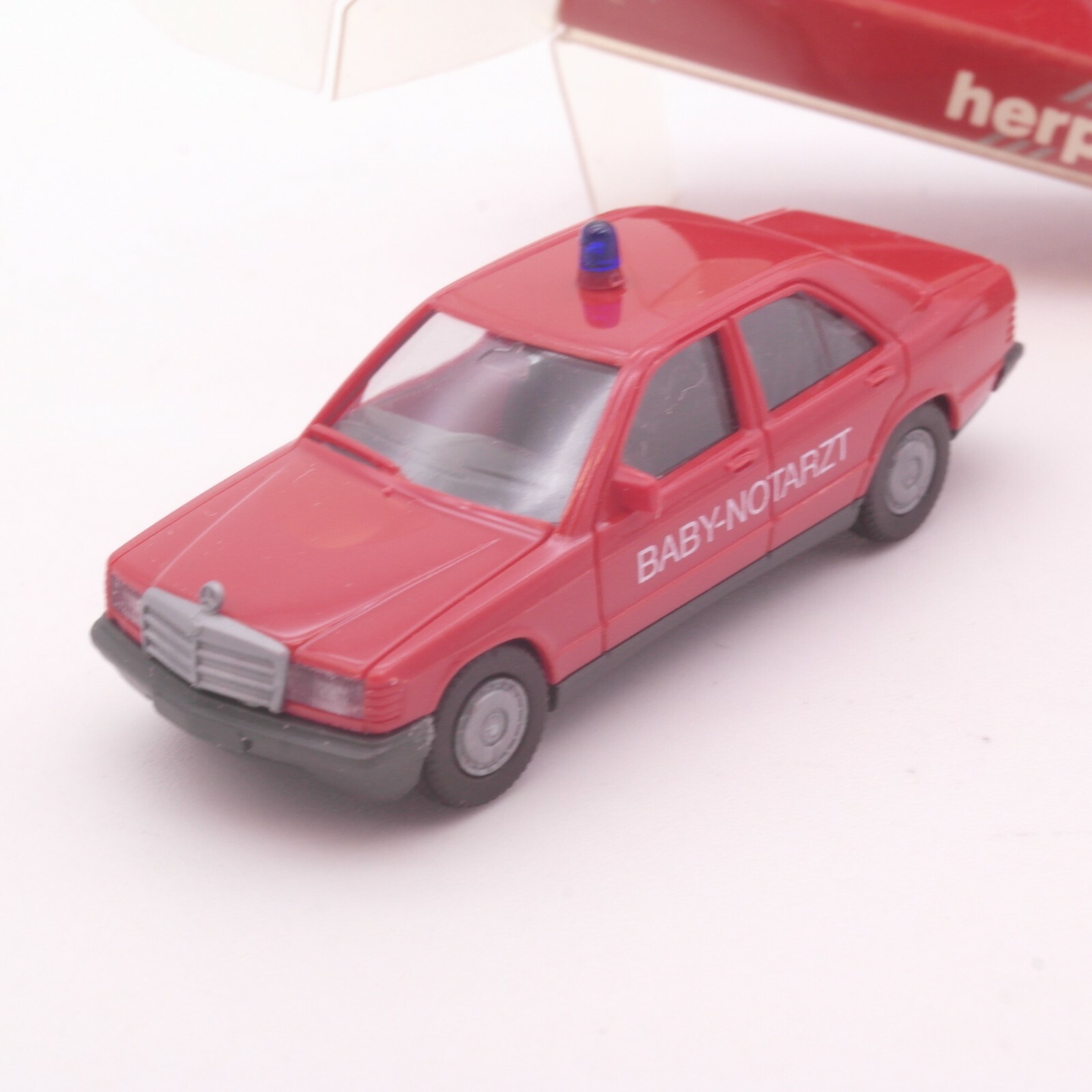 Herpa 1:87 Mercedes Benz 190 E Feuerwehr Baby Notarzt in OVP RT4091