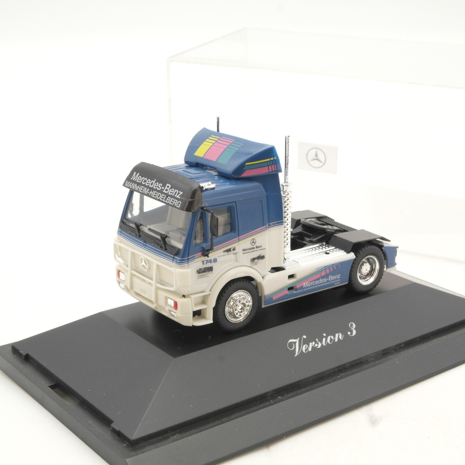 Herpa 1:87 Mercedes Benz Zugmaschine Version 3 in PC Box QR1346