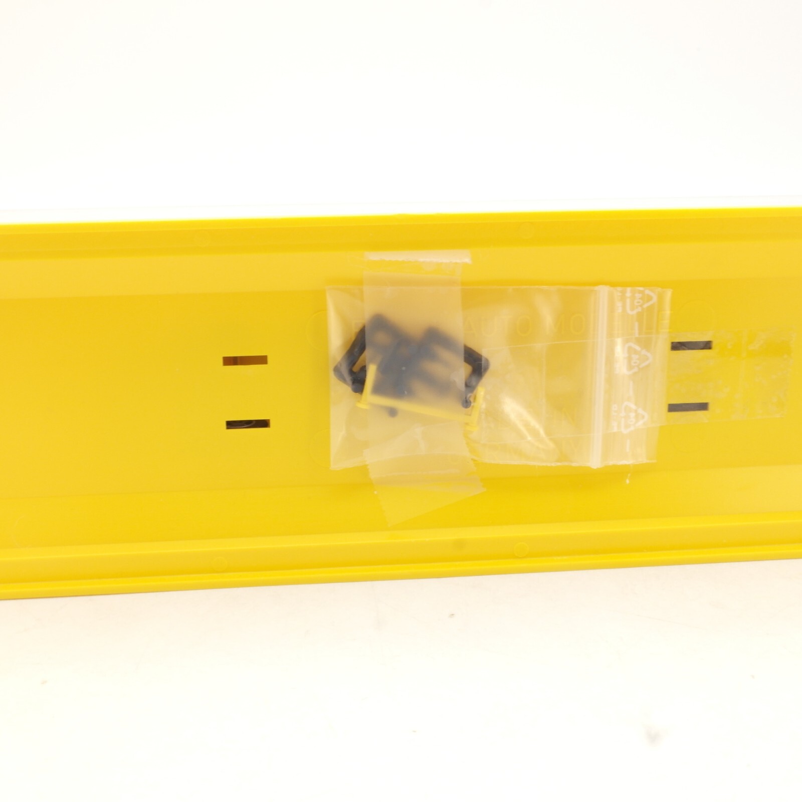 Herpa 1:87 Werbemodell Iveco Sattelzug DHL in PC Box QR973 – Bild 4