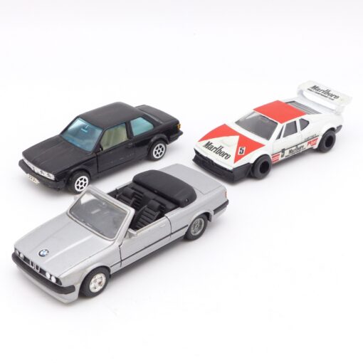 Konvolut 1:43 3er-Pack diverse BMW Modele in Tüte siehe Bilder o. EX7391