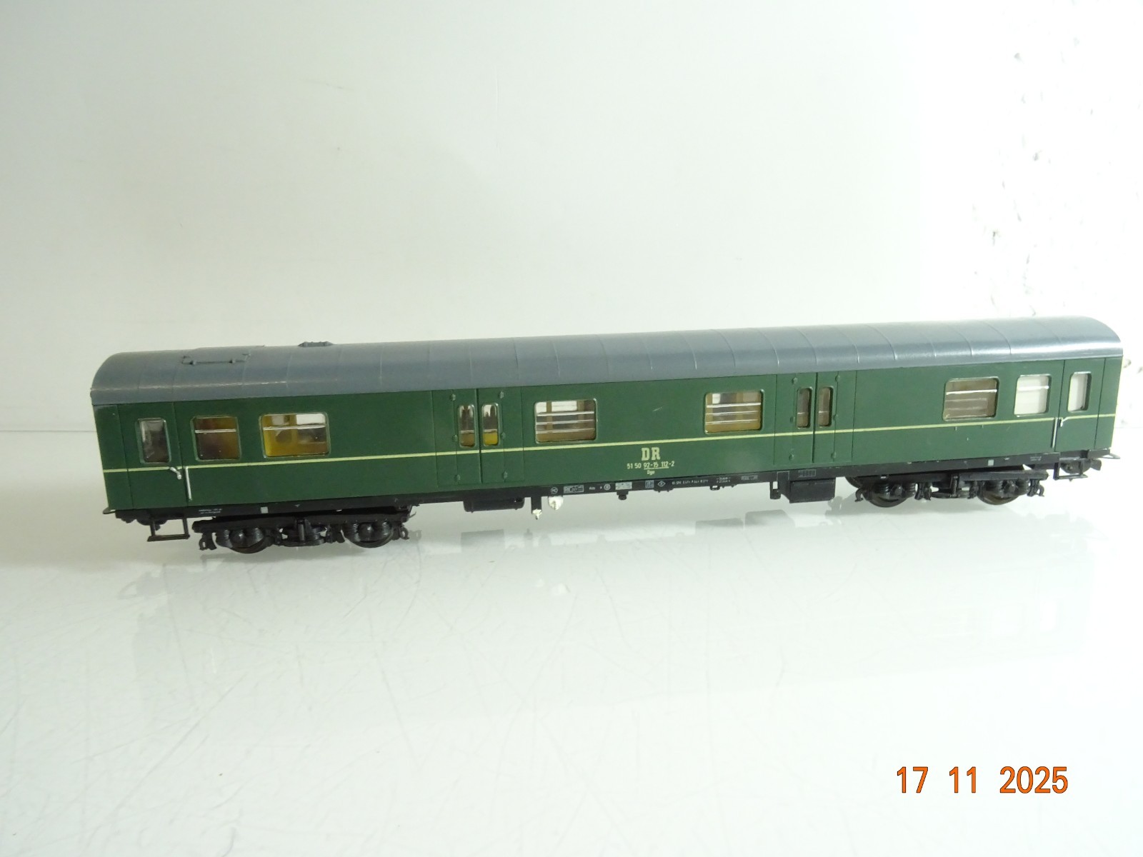 Lima H0 Gepäckwagen 51 50 92-15 112-2 mit Licht der DR RR4649 o.