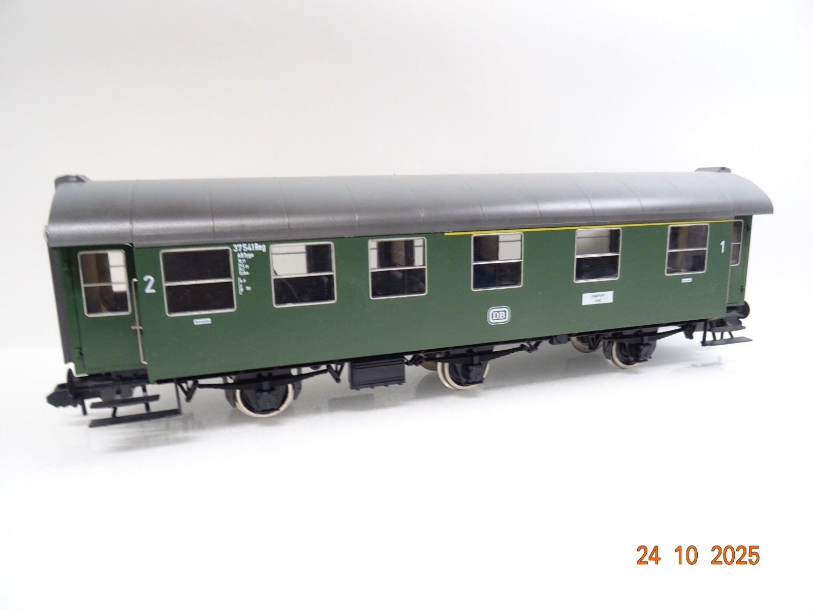 Märklin H0 5810 Umbauwagen 3-achs. 1./2.Kl. der DB 37 541 Reg JL3839 o. – Bild 3