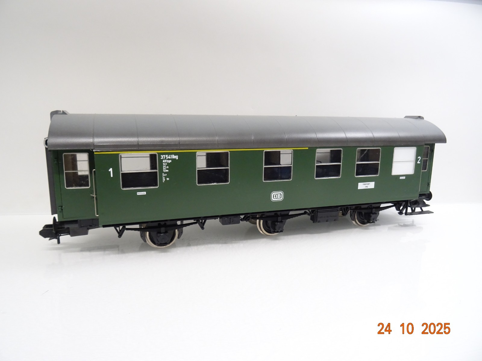 Märklin H0 5810 Umbauwagen 3-achs. 1./2.Kl. der DB 37 541 Reg JL3839 o.