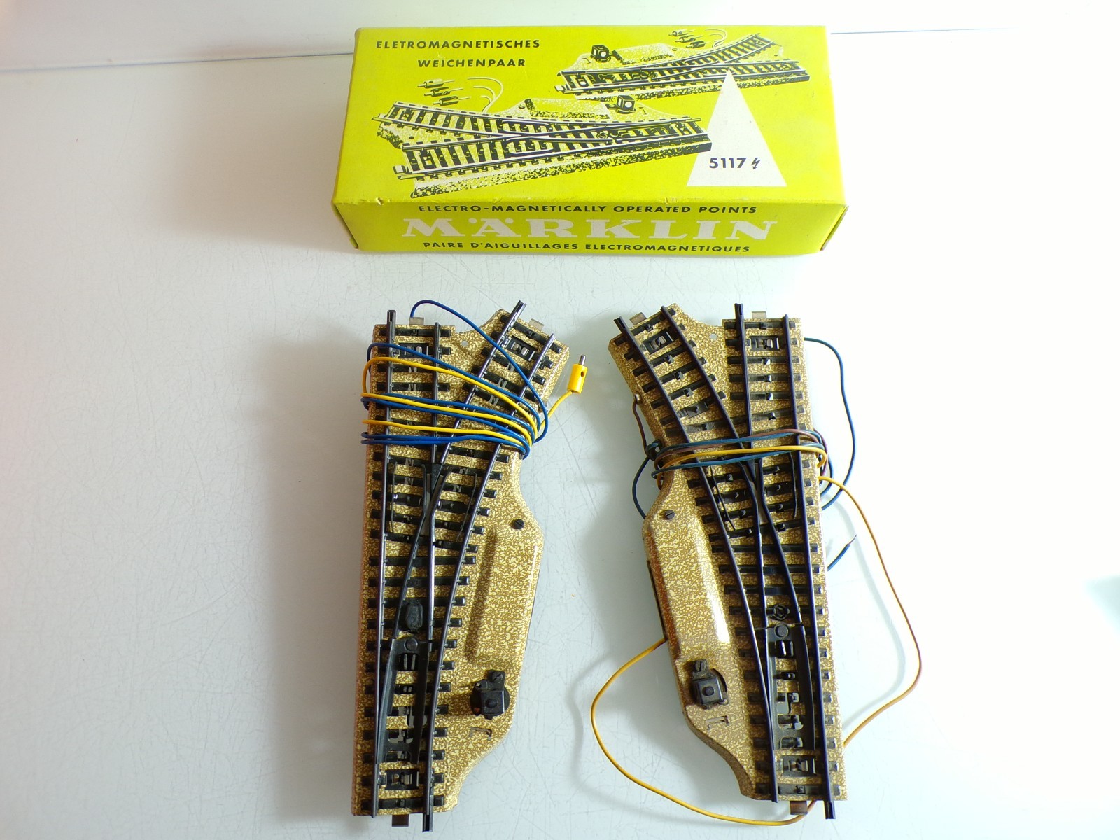 Märklin H0 M-Gleise 3601 Elektro. Weichenpaar siehe Foto in OVP PK2233