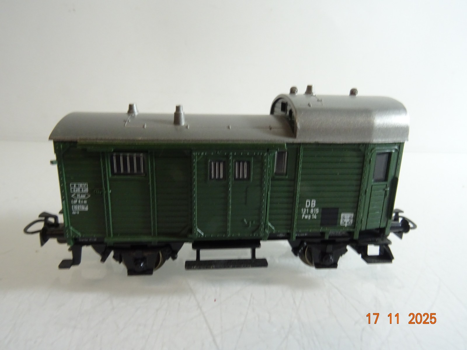 Märklin H0 aus 29530 Güterzug-Begleitwagen 121 815 der DB RR4634 o. – Bild 3