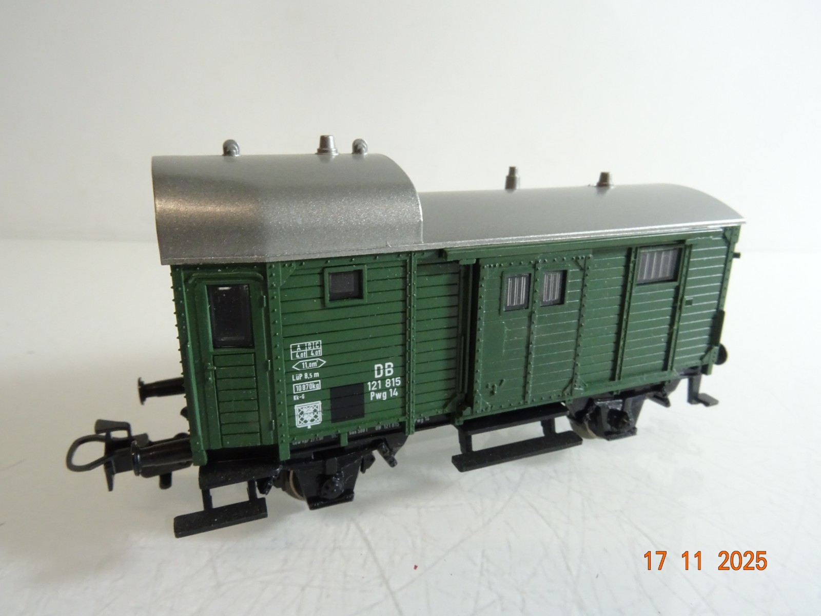 Märklin H0 aus 29530 Güterzug-Begleitwagen 121 815 der DB RR4634 o.