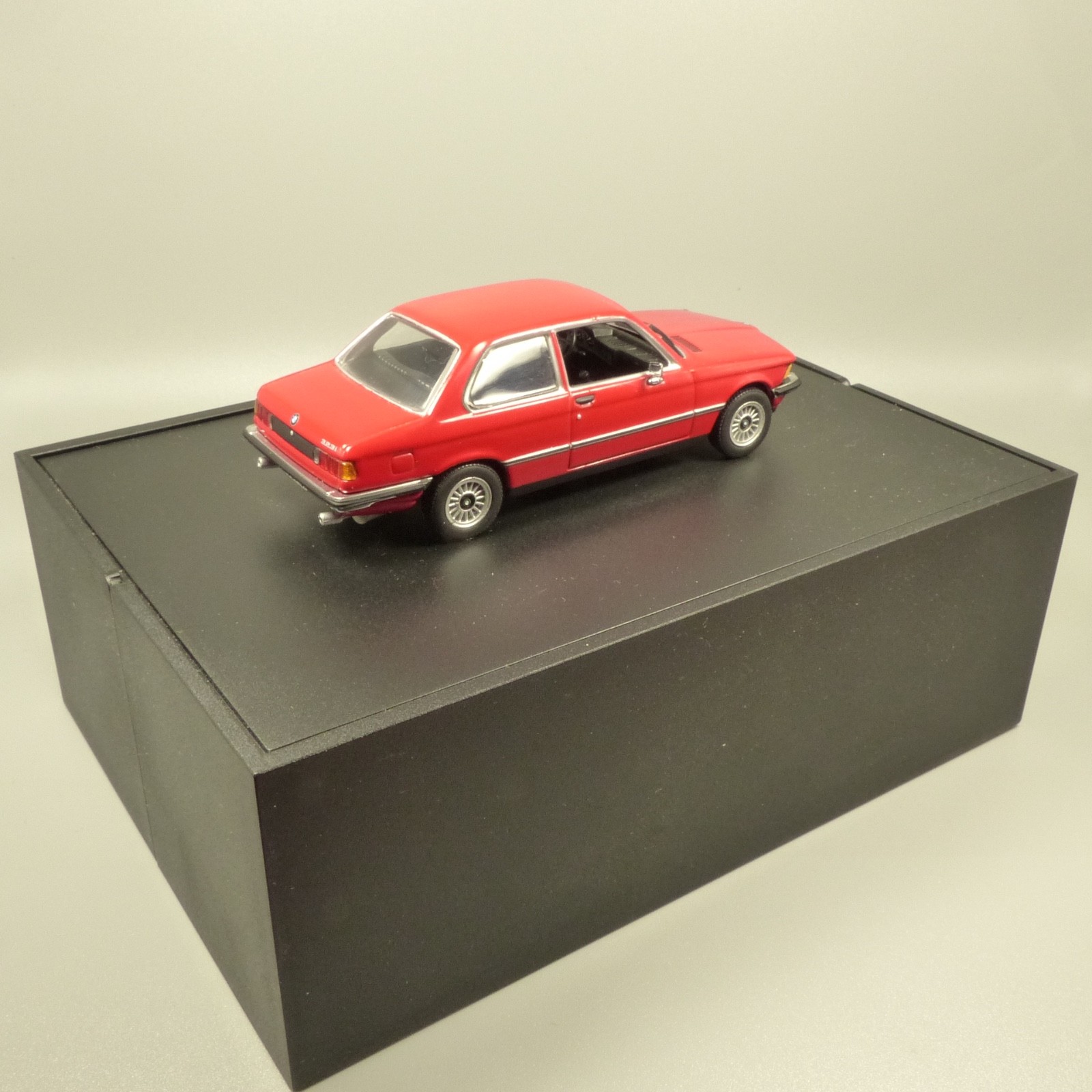 Minichamps 1:43 80429418126 BMW 323i (Typ/Type E21) rot in Box EX8564 – Bild 3