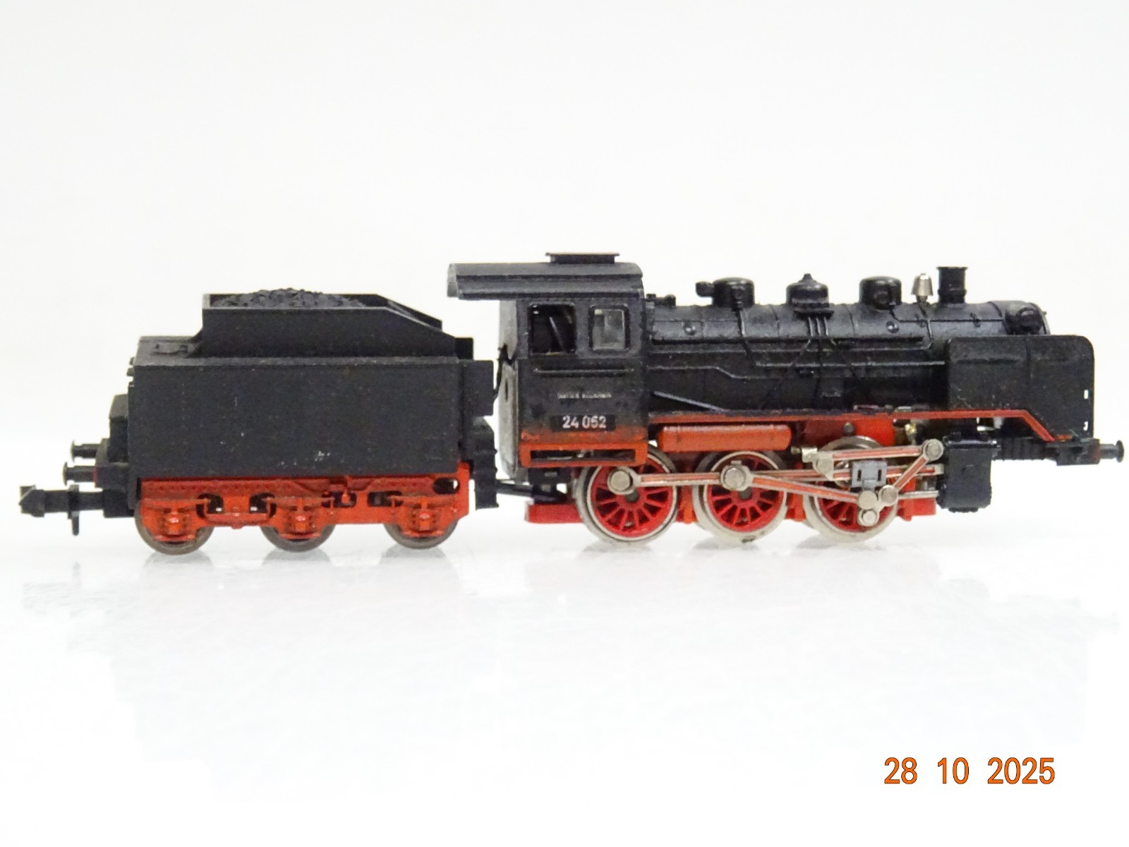 Minitrix N 2028 Dampflok BR 24 052 der DB JL3854 o. – Bild 3