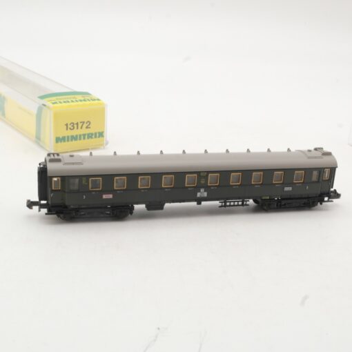 Minitrix N Personenwagen 3. Klasse 16518 der DR in EVP RR3529
