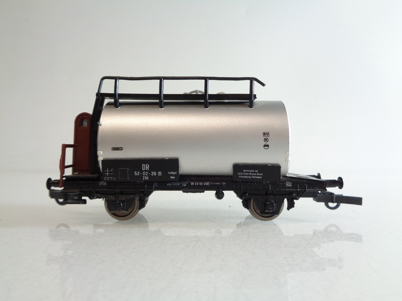 Piko H0 Kesselwagen mit Bremserhaus der DR BH972 o.