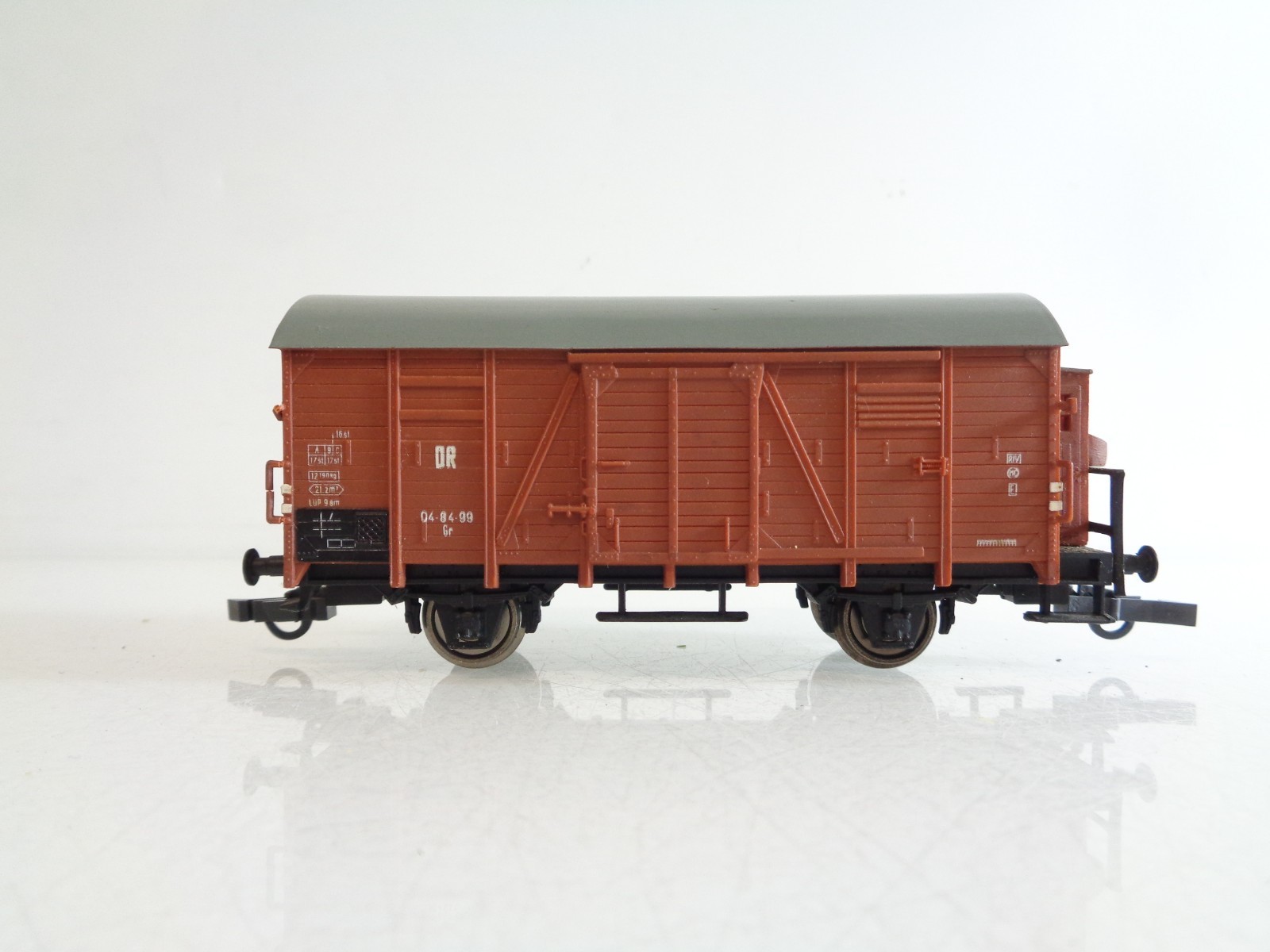 Piko H0 gedeckter Güterwagen 04-84-99 mit Bremserhaus der DR BH966 o. – Bild 3