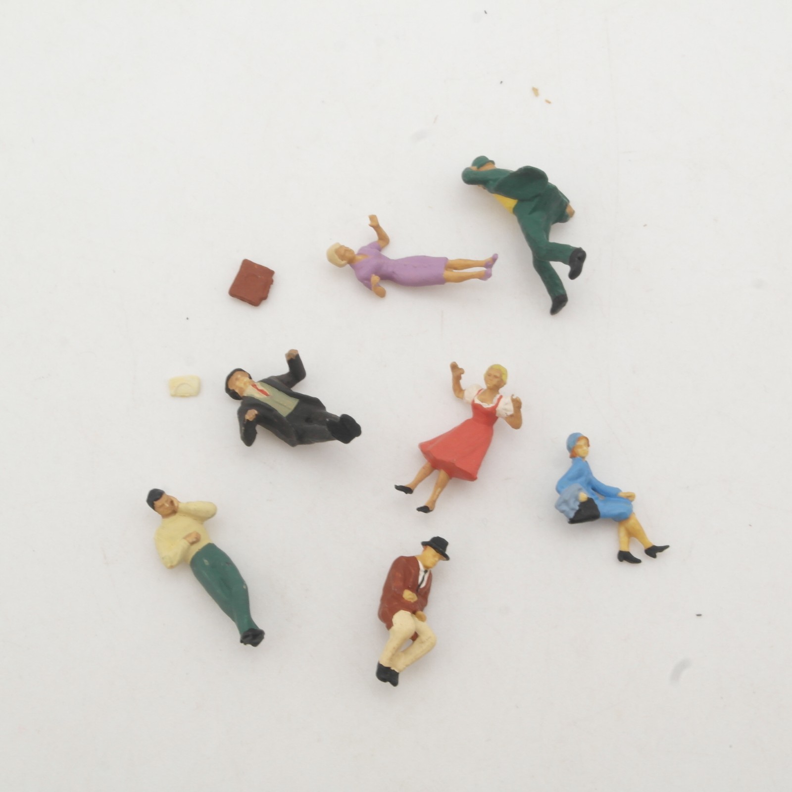 Preiser? H0 Figuren sitzend und stehend, siehe Foto in EVP RR5585