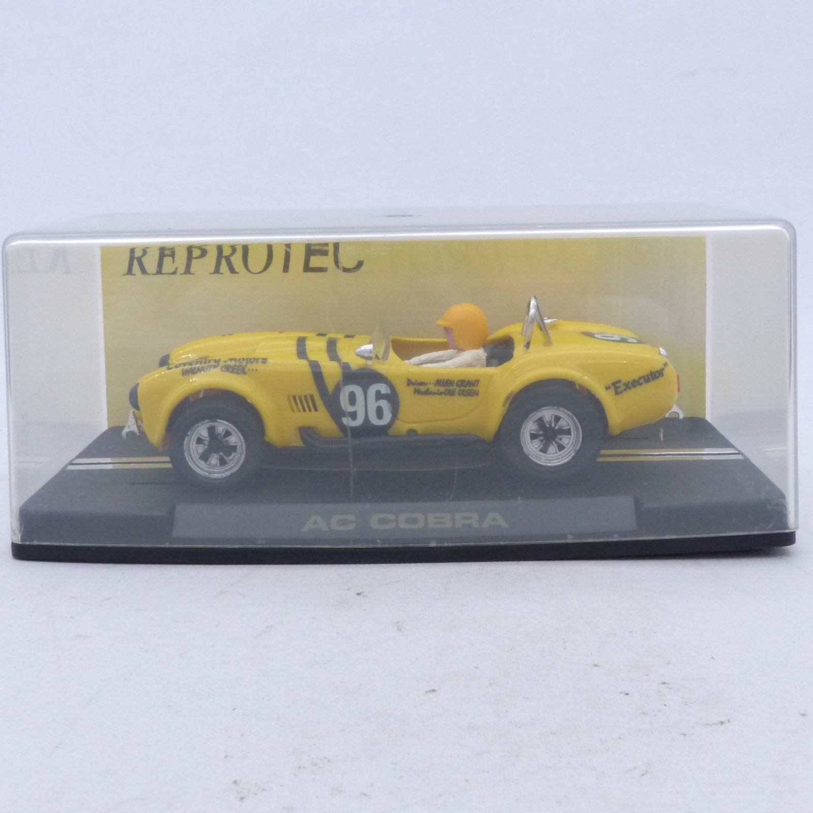 Reprotec 1:32 RT/1964 AC Cobra #96 Santa Barbara in PC-Box EX8318 – Bild 4