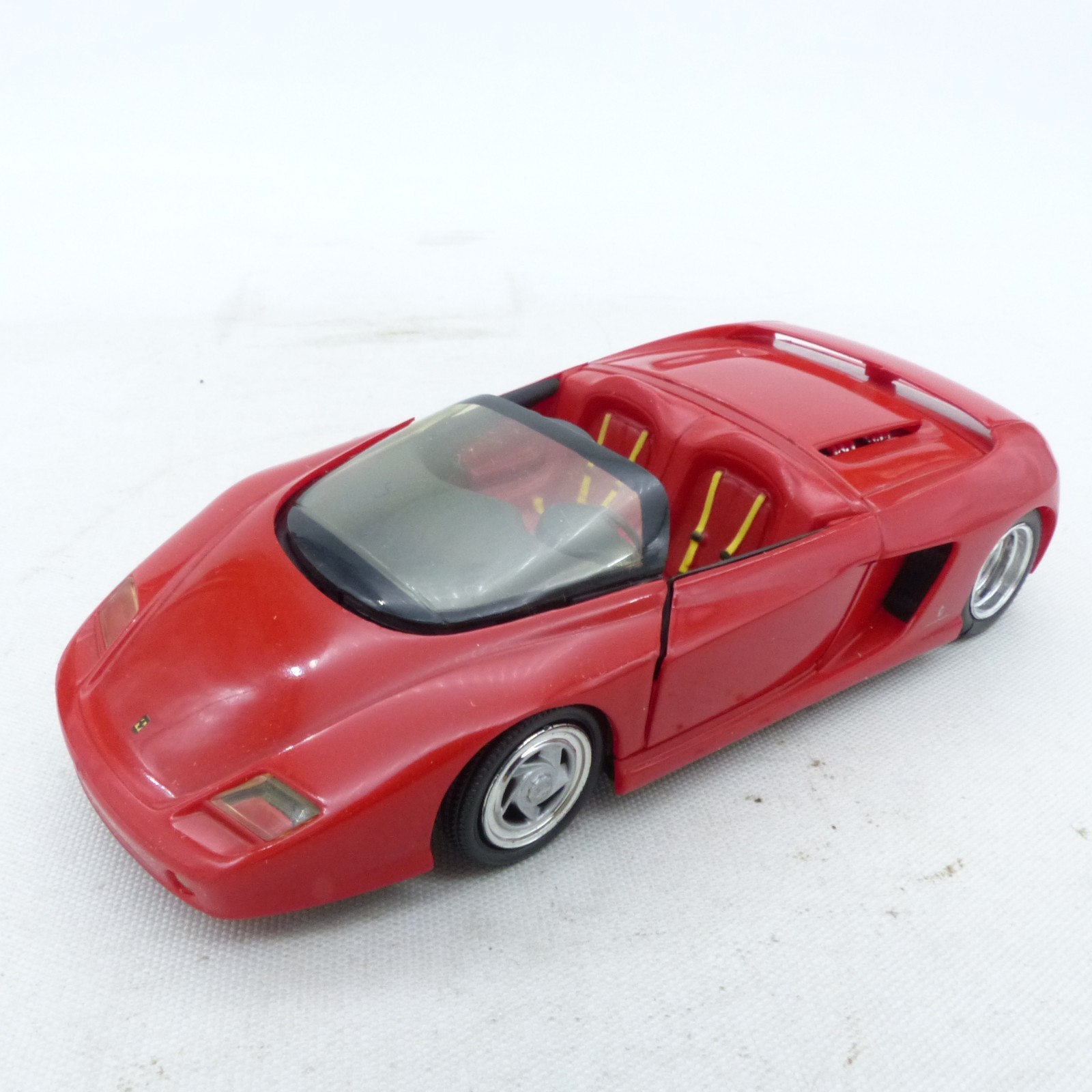 Revell 1:43 8500 Ferrari Mythos rot in Tüte o. EX8020