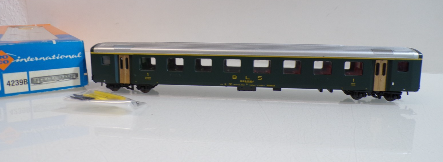 Roco H0 4239B Personenwagen 1.Kl. der BLS in OVP BH1829
