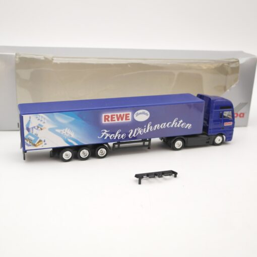 Werbemodell 1:87 MAN Sattelzug Rewe Frohe Weihnacheten in EVP QR6870 – Bild 3