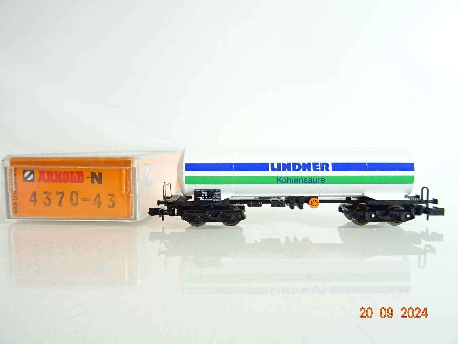 Arnold N 4370-43 Kesselwagen Lindner Kohlensäure der DB in OVP PR2813 – Bild 3