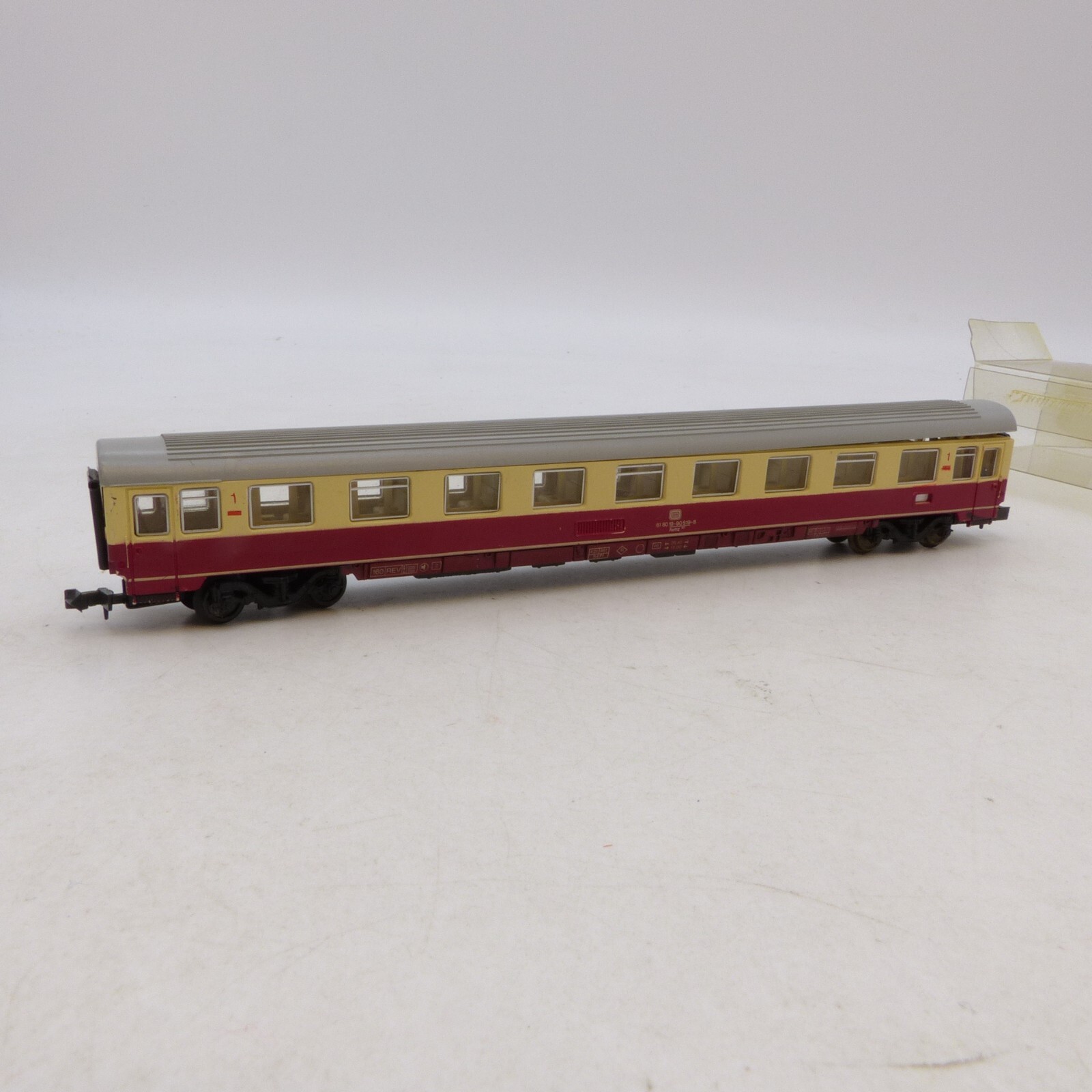 Arnold N Personenwagen 1. Klasse 61 80 19-90 519-8 der DB in EVP RG1562