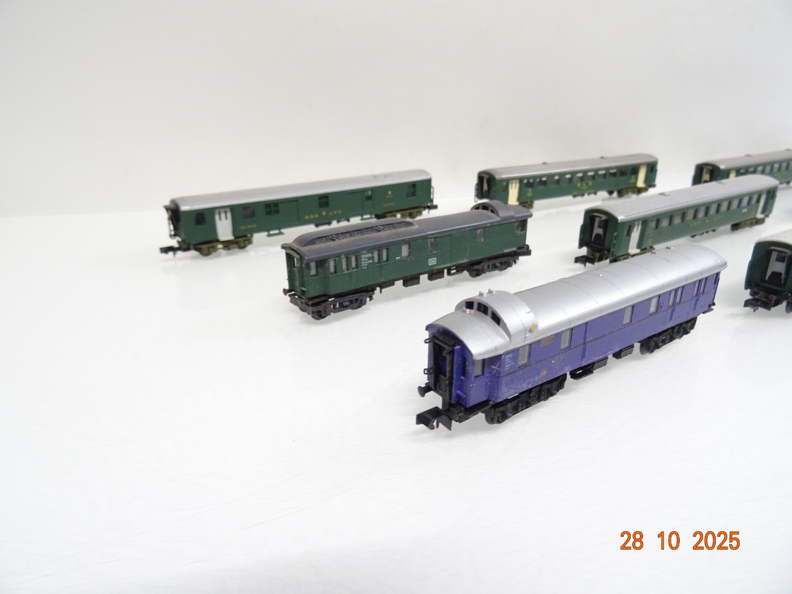 Arnold etc. N Personenwagen 8 Stück siehe Fotos JL3970 o. – Bild 3