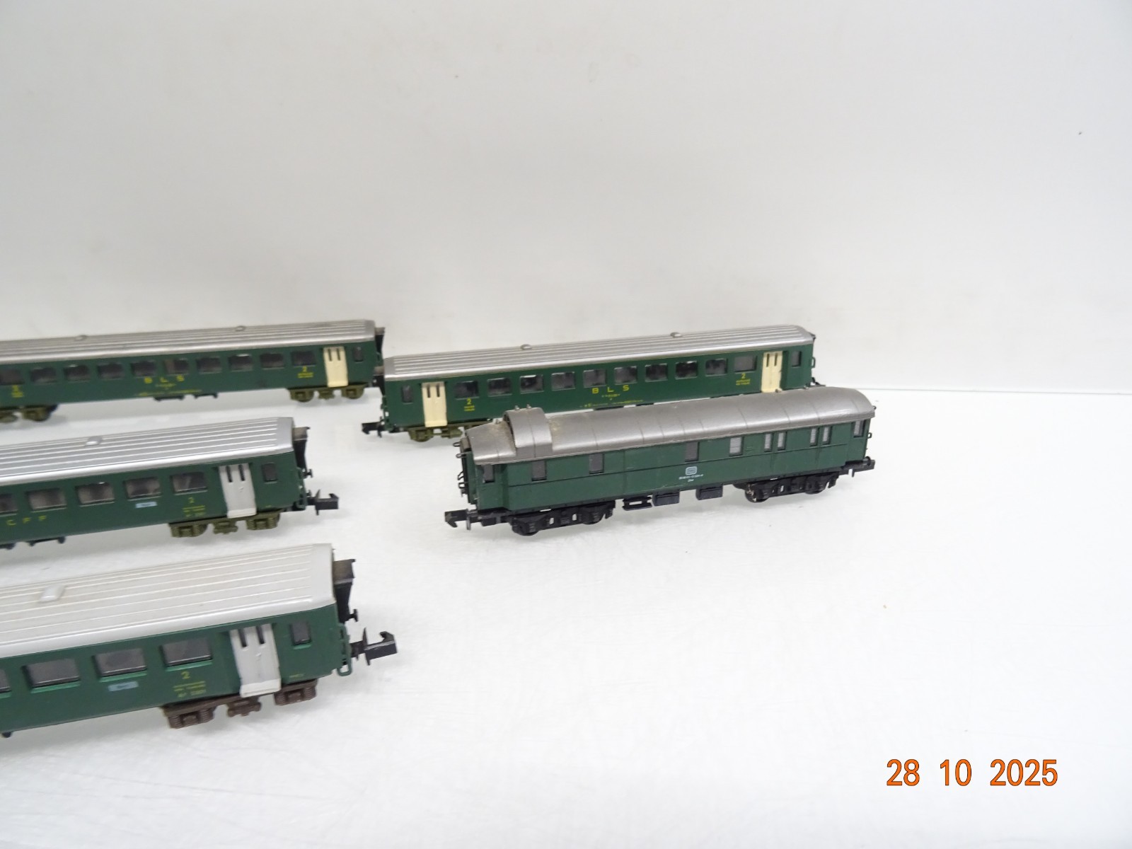 Arnold etc. N Personenwagen 8 Stück siehe Fotos JL3970 o. – Bild 5