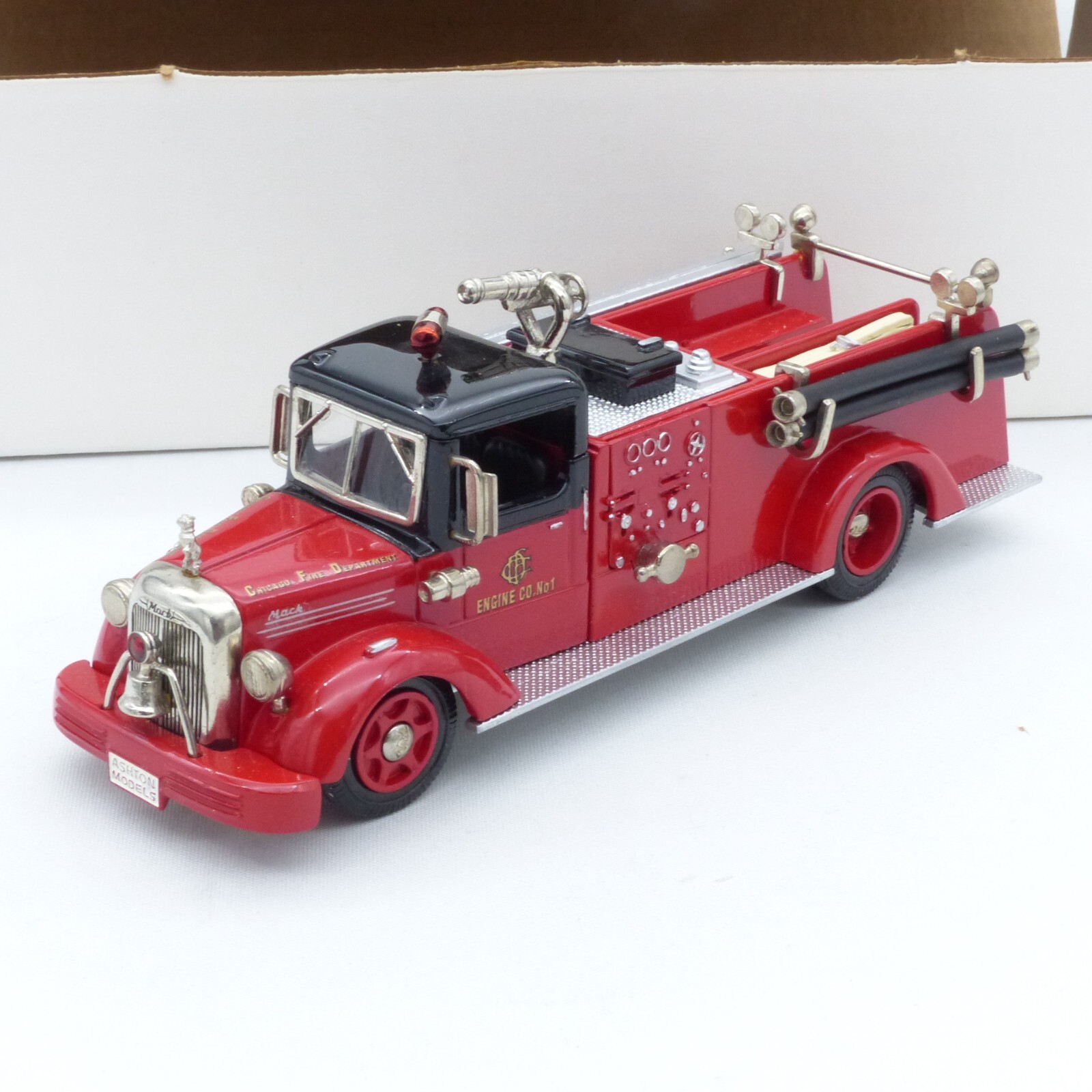 Ashton Models 1:43 No. AH 46 Mack Ahrens-Fox Ladder Truck Nashua, in OVP EX980