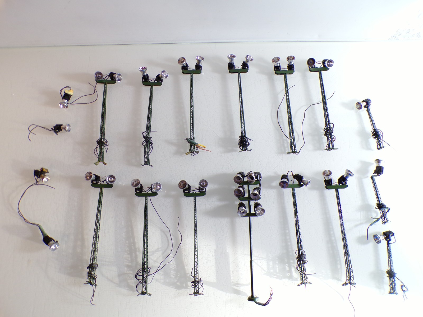 Brawa H0 Lampen Flutlichtmasten 19 tlg. aus Anlagenrückbau siehe Foto PK2189 o. – Bild 3