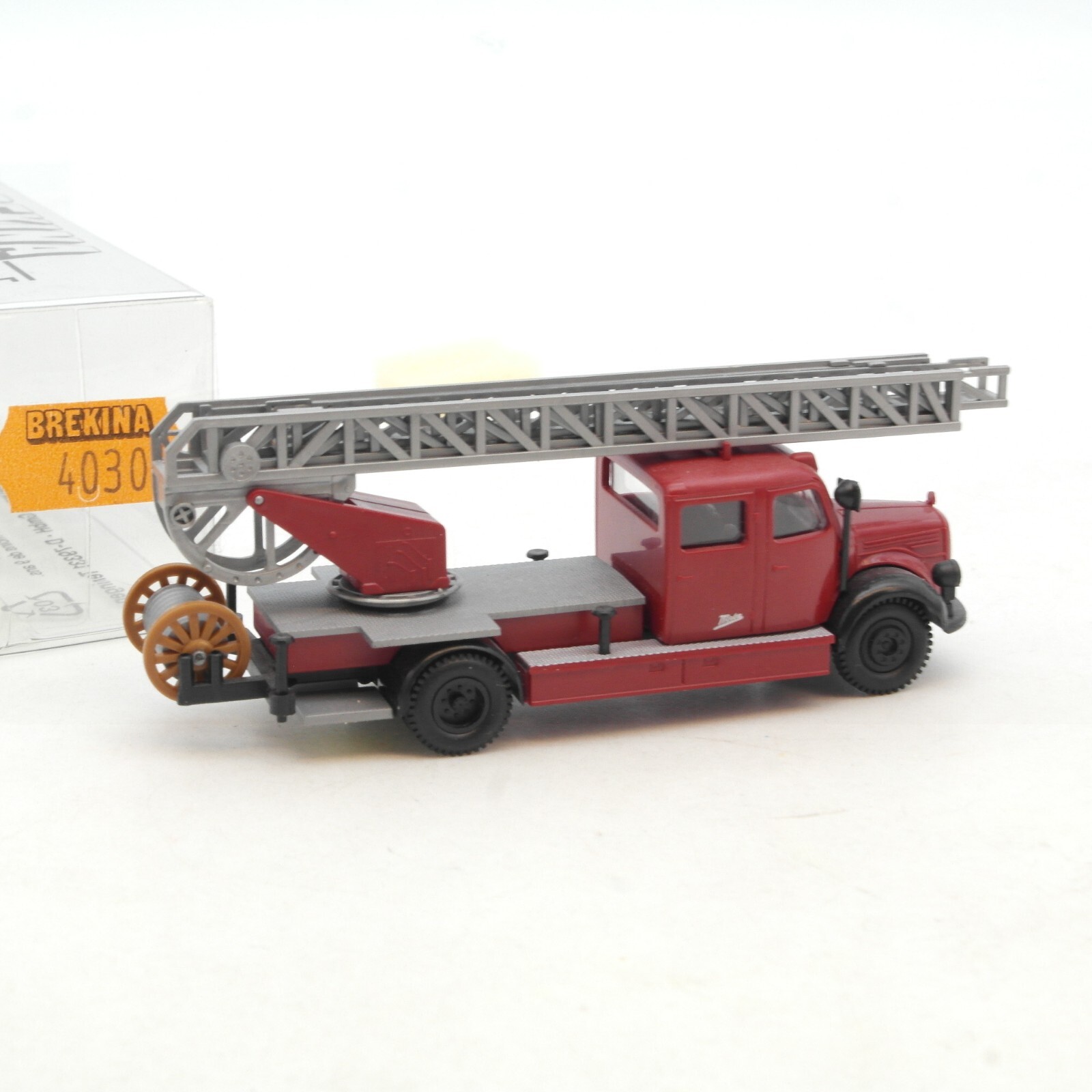 Brekina 1:87 40301 Mercedes 3500 Feuerwehr Drehleiter LF 25 in OVP RG47 – Bild 3