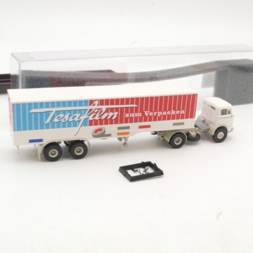 Brekina 1:87 48590 Mercedes Benz LPS Sattelzug TESA Tesafilm in OVP QR9522 – Bild 3