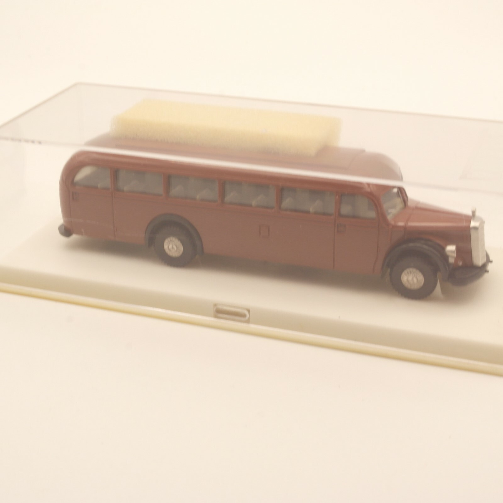 Brekina 1:87 5000 MB  6000 BUS IN BROWN LIVERY in OVP ER2863 – Bild 3