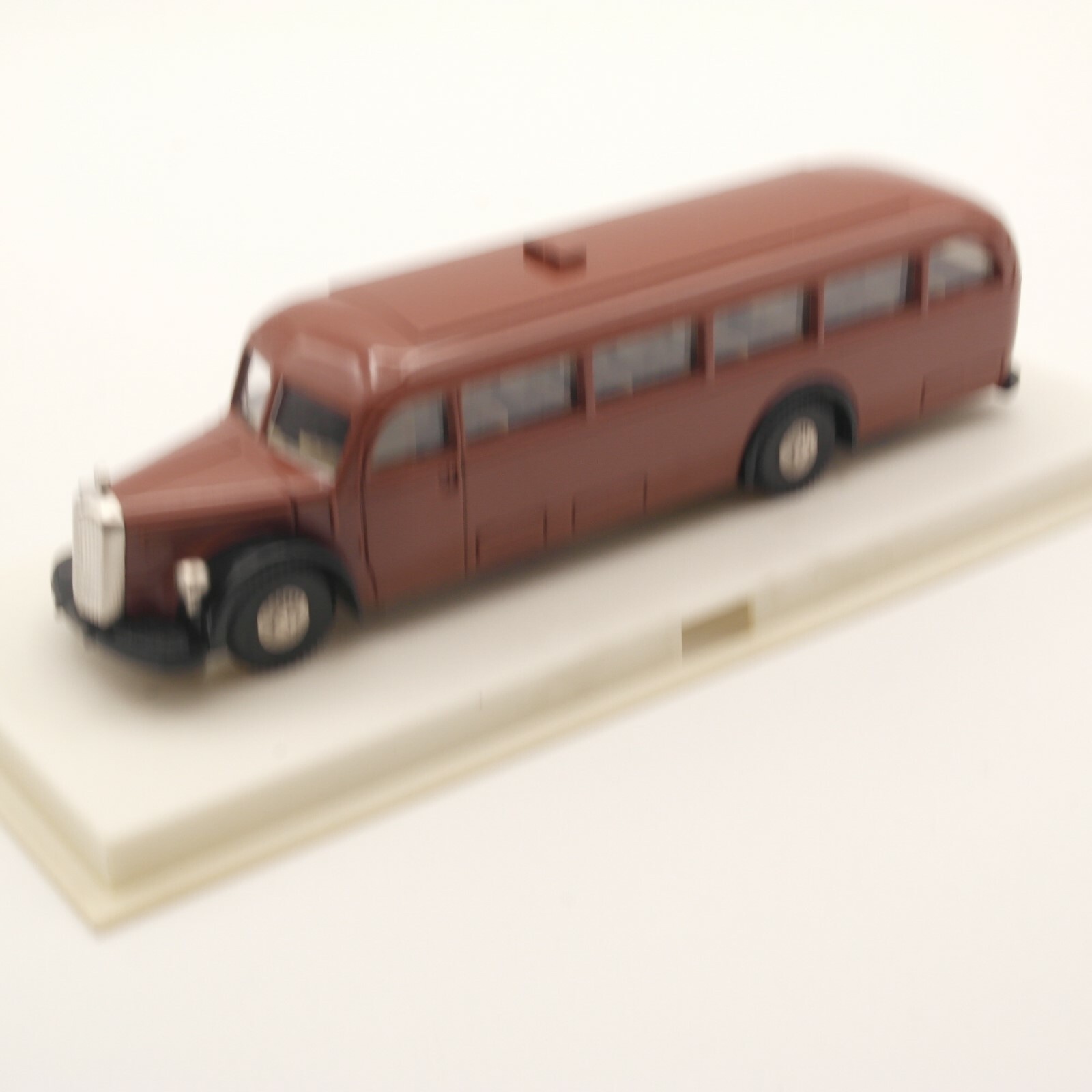 Brekina 1:87 5000 MB  6000 BUS IN BROWN LIVERY in OVP ER2863