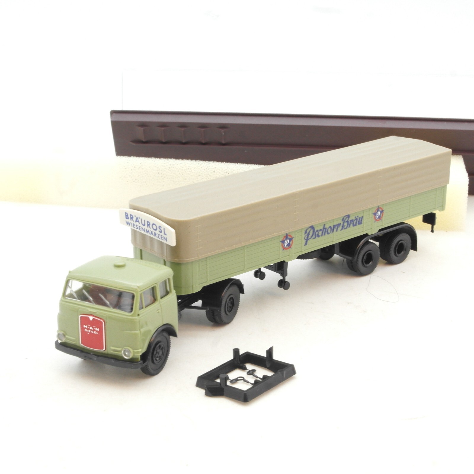 Brekina 1:87 78352 MAN Pausbacke Sattelzug Pschorr Bräu in OVP RG1355