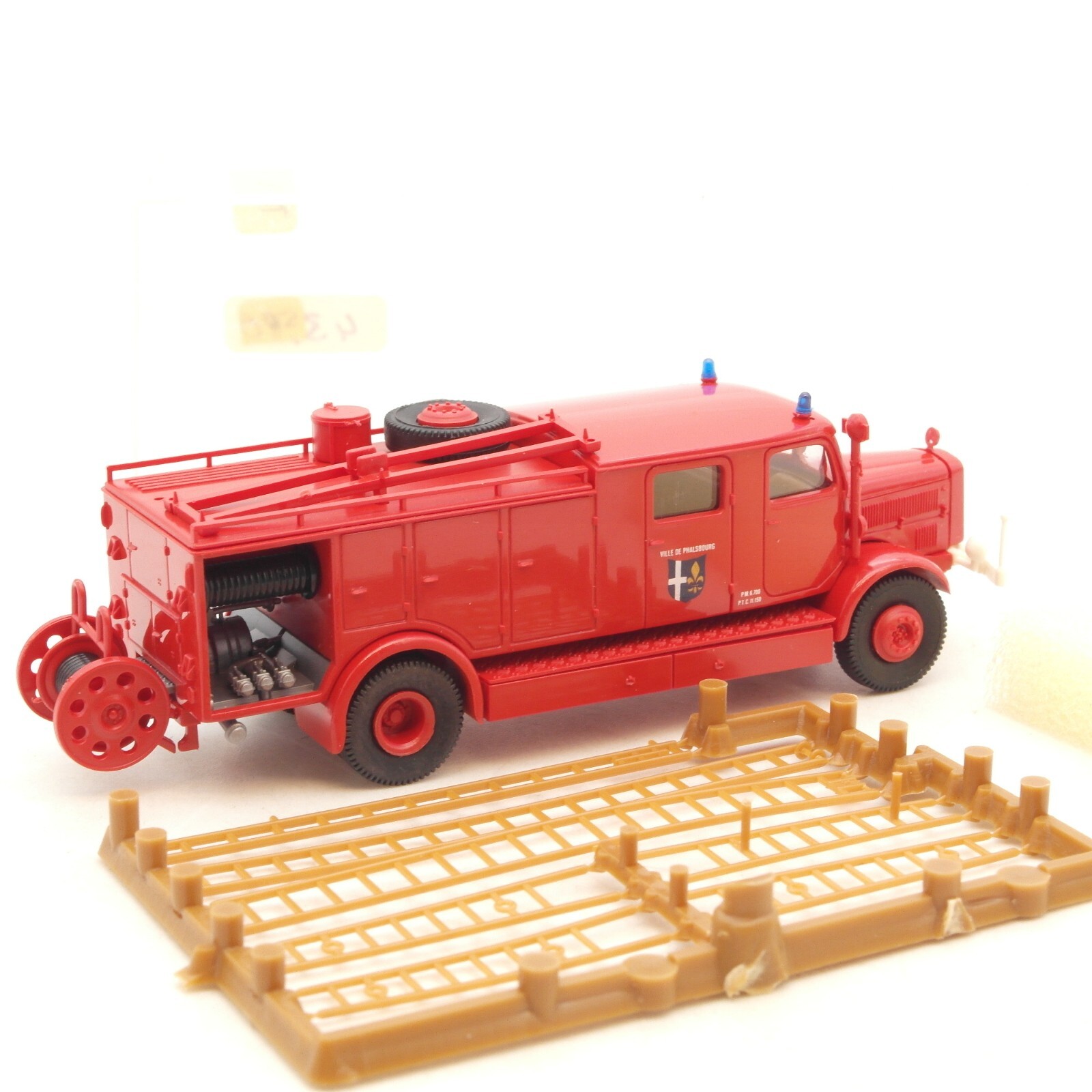 Brekina 1:87 MB L 4500 LF25 Pompiers Ville de Phalsbourg in OVP RG177 – Bild 3