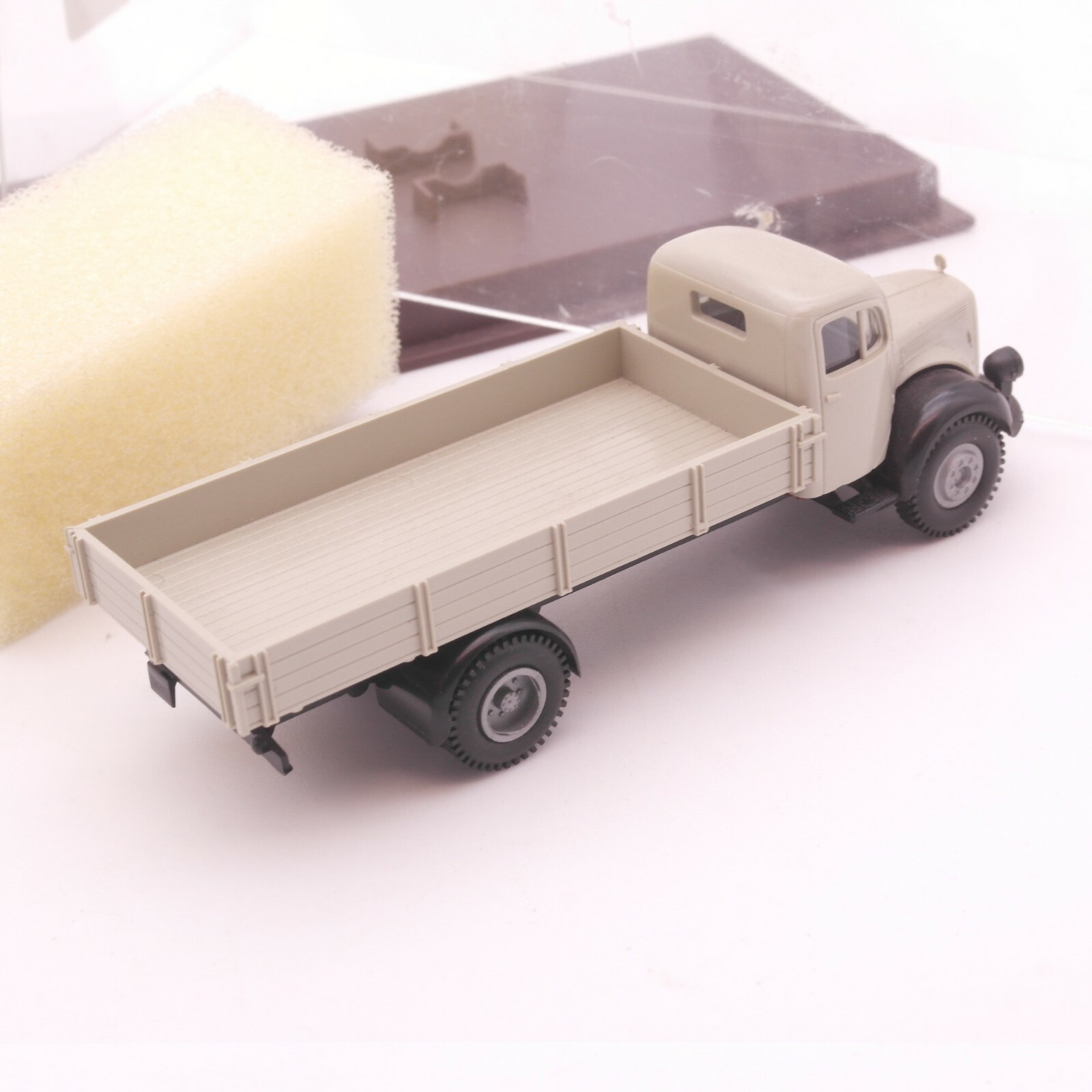 Brekina 1:87 Mercedes Benz 311 LKW Pritsche neutral in OVP RT5352 – Bild 3