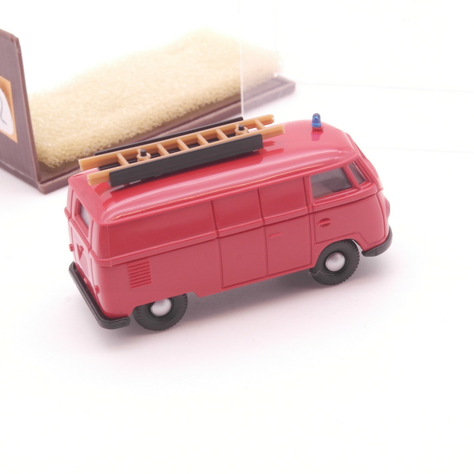 Brekina 1:87 VW T1 Freiwillige Feuerwehr mit Leiter in OVP RT8142 – Bild 3